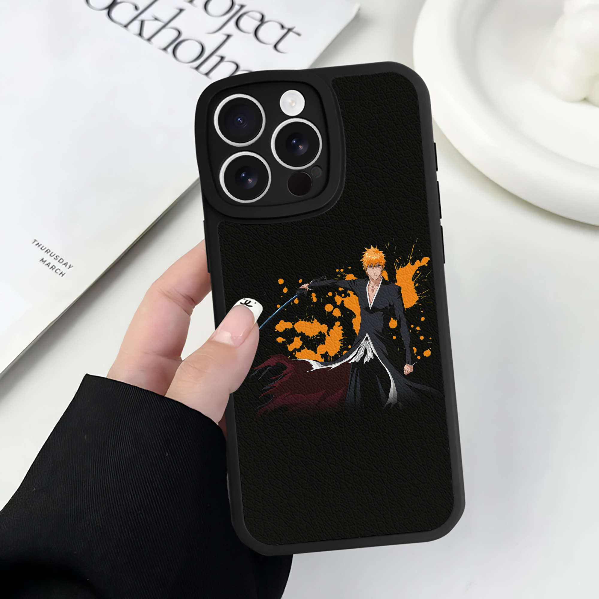 （画像用） ブリーチ 黒崎一護（くろさき いちご）BLEACH Kurosaki Ichigo 【iPhone 16シリーズ対応】シリコンスマホケース（レザー調） 材質：シリコン